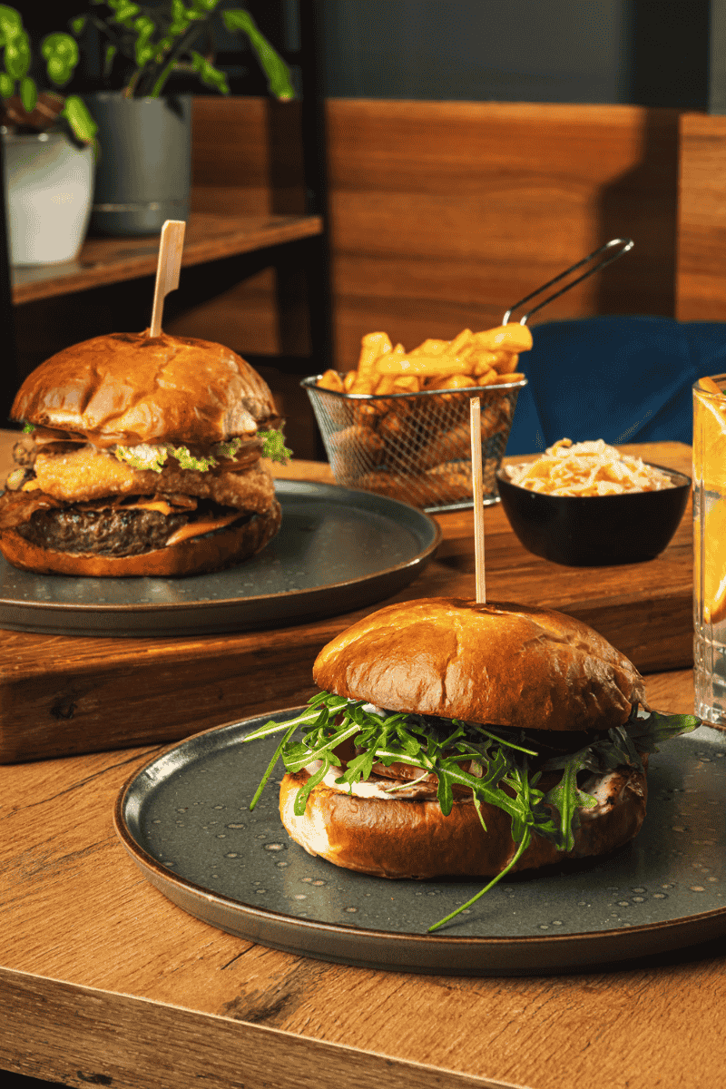 Sesja restauracyjna – zdjęcia dań, wnętrza i emocji – co ją wyróżnia?